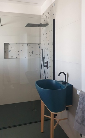 Bagno in stile contemporaneo di 6 di ValentinaZoccoArchitetto