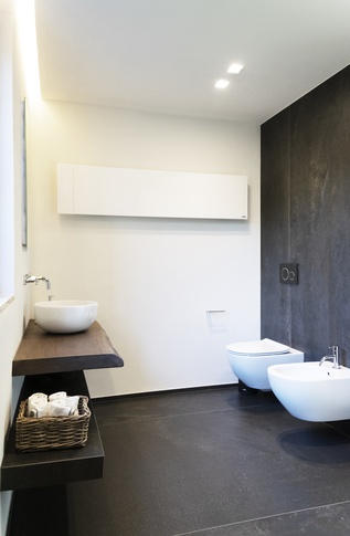 Bagno in stile contemporaneo di 8 di Andrea Benedetti Architetto