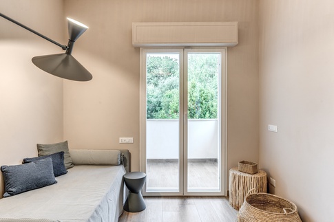 Camera da Letto in stile coloniale di 15 di MOB Architects