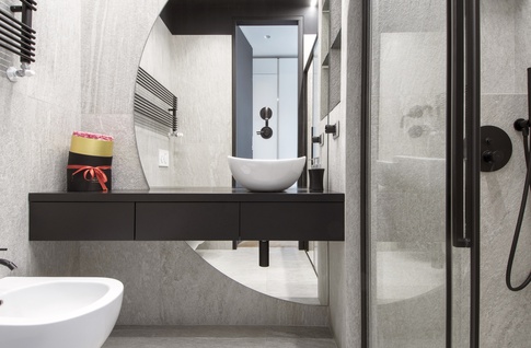 Bagno di Servizio in stile contemporaneo di 4 di kkarchitecture