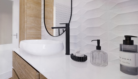 Bagno in stile moderno di 6 di Studio LABventinove