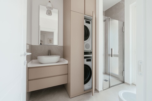 Bagno di Servizio in stile contemporaneo di 5 di Annalisa Carli Architetto