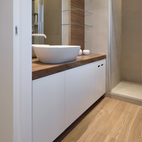 Bagno in stile moderno di 1 di MeS Studio 327