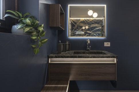 Bagno in stile contemporaneo di 6 di Annalisa Carli Architetto