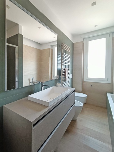 Bagno in stile contemporaneo di 4 di Alessandra Avagnano Architetto