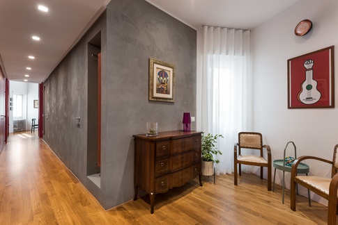 Ingresso in stile contemporaneo di 6 di ol3darchitettura e NUOstudio