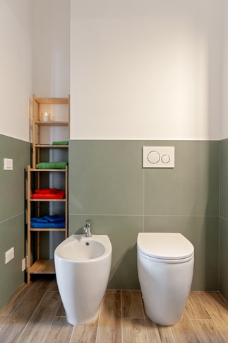 Bagno di Servizio in stile moderno di 12 di Luca Bucciantini Architettura d' Interni