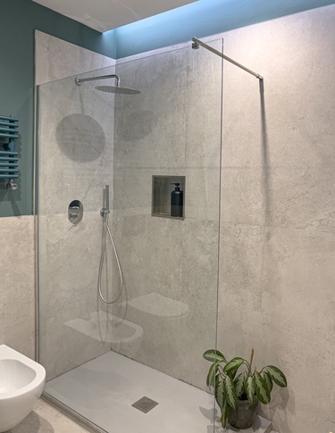 Bagno in stile contemporaneo di 6 di FRdesign