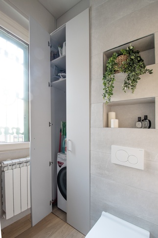 Bagno di Servizio in stile contemporaneo di 4 di architetto Caterina Martini