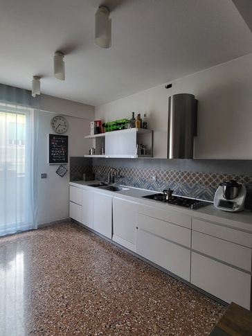 Cucina in stile moderno di 20 di Domus Dreams