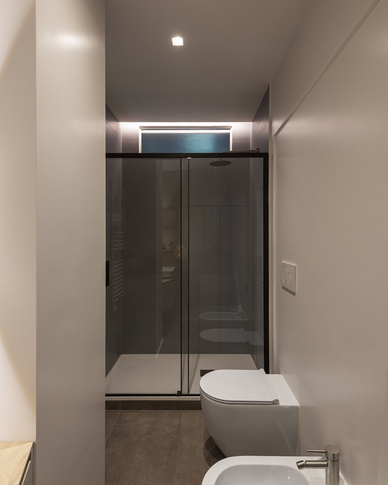 Bagno di Servizio in stile contemporaneo di 5 di EasyRelooking srls