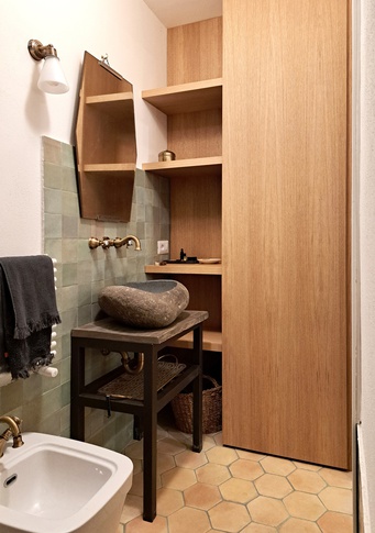 Bagno in stile mediterraneo di 4 di Colandrea Bausano Architetti