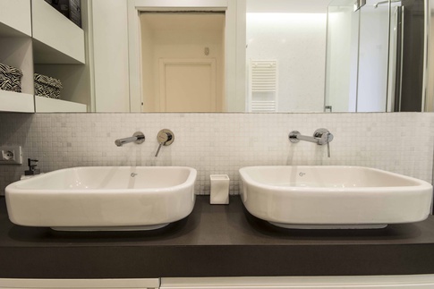 Bagno in stile contemporaneo di 4 di Alessandra Avagnano Architetto