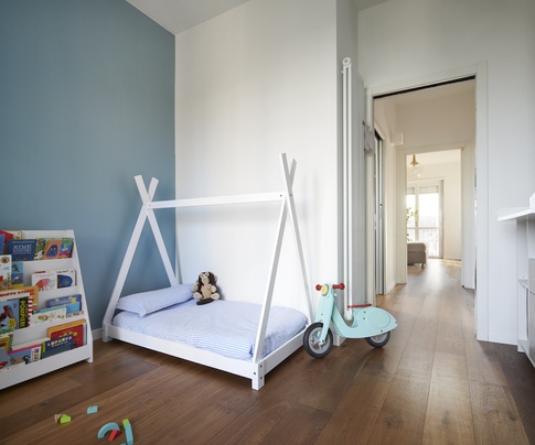 Cameretta Bambini in stile moderno di 12 di Serena Trentarossi Architetto