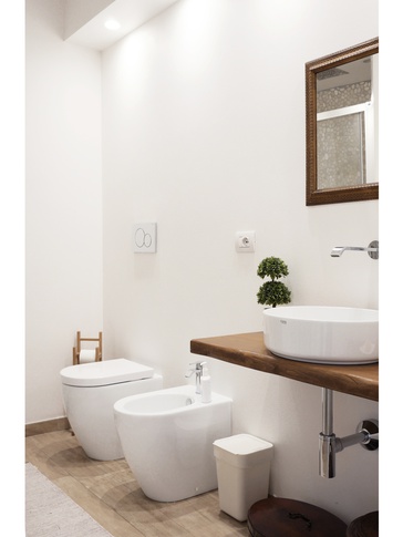 Bagno in stile contemporaneo di 5 di architetto Caterina Martini