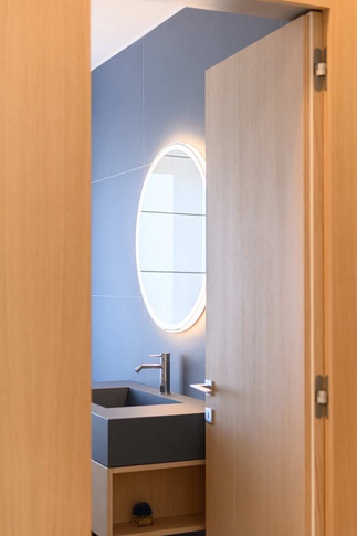 Bagno in stile contemporaneo di 3 di MANUARINO architettura design comunicazione