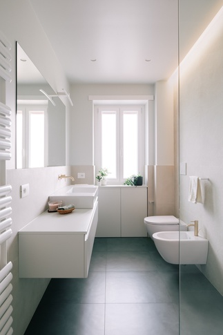 Bagno di Servizio in stile moderno di 6 di Architetti 07am