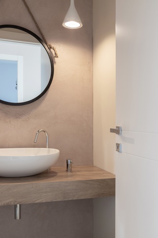 Bagno di Servizio in stile contemporaneo di 2 di Giuseppe Falcone Architetto