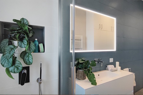 Bagno in stile contemporaneo di 7 di architetto Caterina Martini