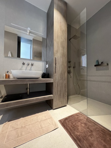 Bagno in stile japandi di 5 di MOA studio