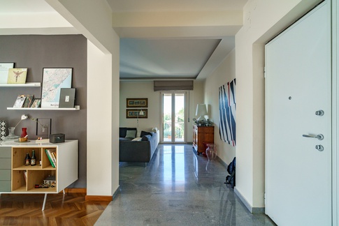 Ingresso in stile moderno di 8 di Lorenzo Rossi Architetto Ingresso in stile moderno di 8 di Lorenzo Rossi Architetto