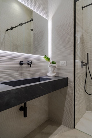 Bagno in stile moderno di 3 di Name Studio