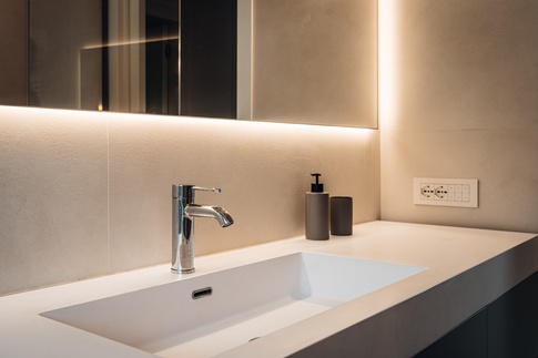 Bagno in stile moderno di 6 di Alexandra Designer