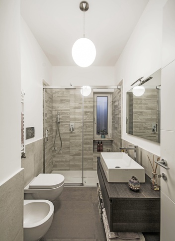 Bagno in stile contemporaneo di 4 di Alessandra Avagnano Architetto