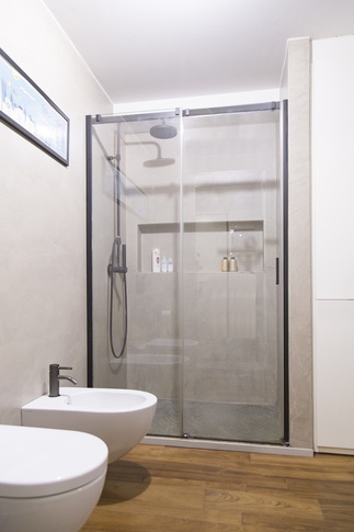 Bagno in stile industriale di 5 di Serena Trentarossi Architetto