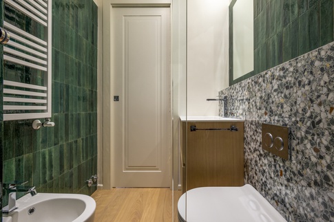 Bagno di Servizio in stile contemporaneo di 3 di Archifacturing - Sara Cimarelli & Giorgio Opolka architetti