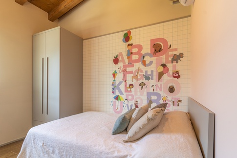 Cameretta Bambini in stile moderno di 11 di Maria Cristina Orsi Architetto