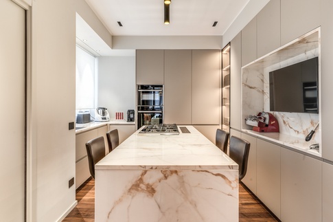 Cucina in stile contemporaneo di 15 di MOB Architects