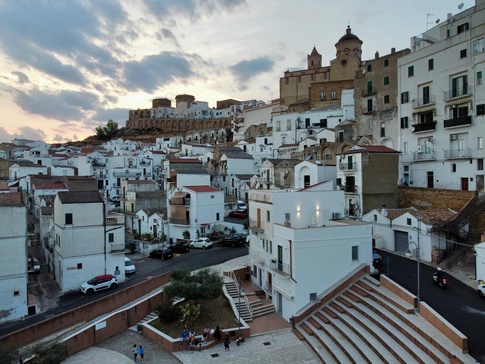 Terrazza in stile mediterraneo di 30 di Fiorenzo D'Onofrio Architetto