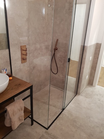 Bagno in stile contemporaneo di 9 di ARCHIELLE