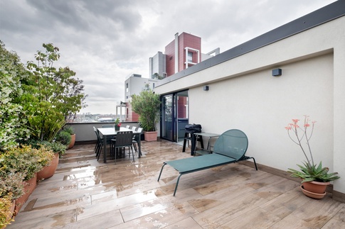 Terrazza in stile moderno di 75 di Bossi Vigorito Building Interior