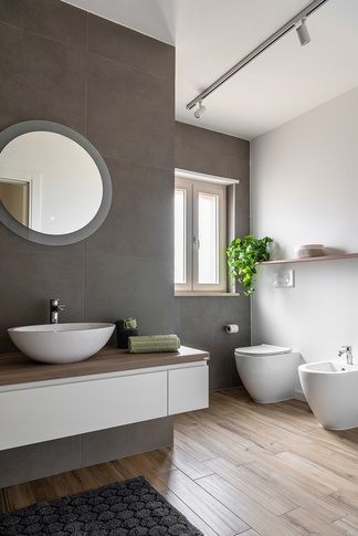 Bagno in stile contemporaneo di 7 di italo armone design studio