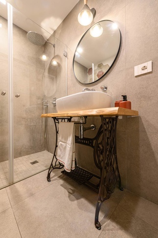 Bagno in stile contemporaneo di 8 di MANUARINO architettura design comunicazione