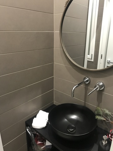 Bagno in stile contemporaneo di 4 di IMA STUDIO