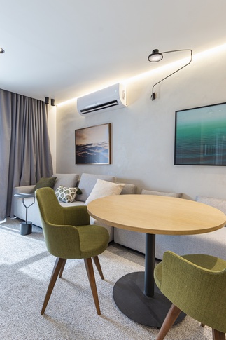 Soggiorno in stile moderno di 20 di Guzlive Soggiorno in stile moderno di 20 di Guzlive