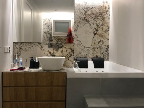 Bagno in stile contemporaneo di 8 di IMA STUDIO