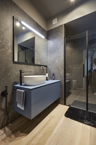 Bagno in stile transitional di 6 di Arar Studio di Arar Muna Isabella