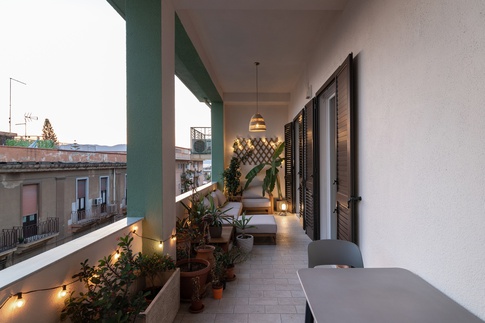 Balcone in stile contemporaneo di 21 di Giuseppe Falcone Architetto