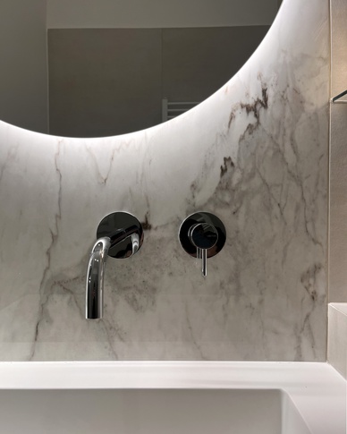 Bagno in stile contemporaneo di 4 di Linea Architettura Design Interior