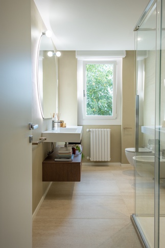 Bagno in stile moderno di 6 di Z+Z