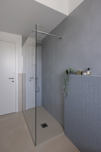 Bagno in stile moderno di 6 di Chantal Forzatti architetto