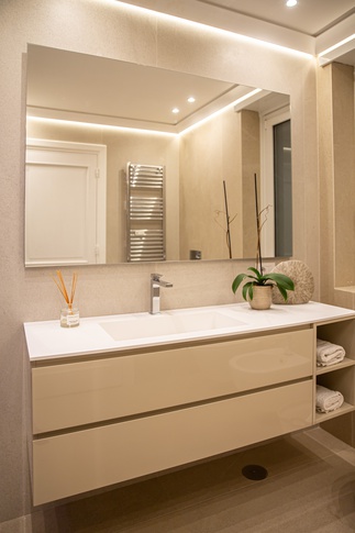 Bagno in stile moderno di 7 di Architetto Sara Edalatkhah