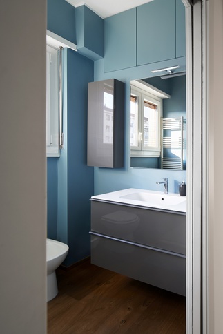 Bagno in stile moderno di 4 di Serena Trentarossi Architetto