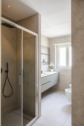 Bagno in stile contemporaneo di 6 di Architetto Sara Edalatkhah