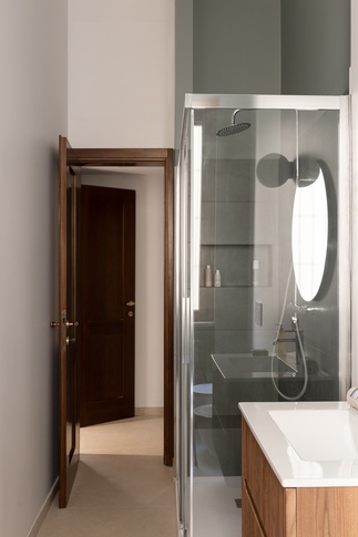 Bagno in stile contemporaneo di 6 di Alessia Provenzano architetto