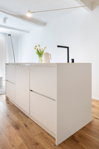 Open Space in stile contemporaneo di 27 di tIPS ARCHITECTS Open Space in stile contemporaneo di 27 di tIPS ARCHITECTS